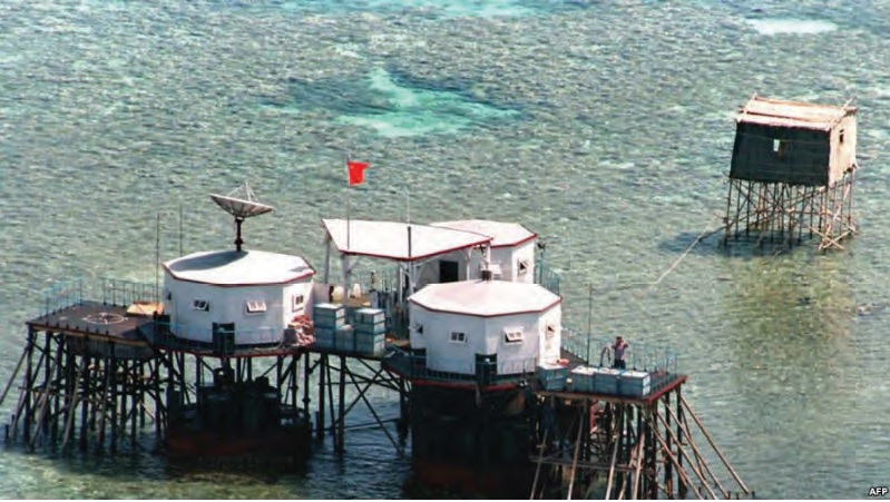 Chinese Structure in Mischief Reef, 1994